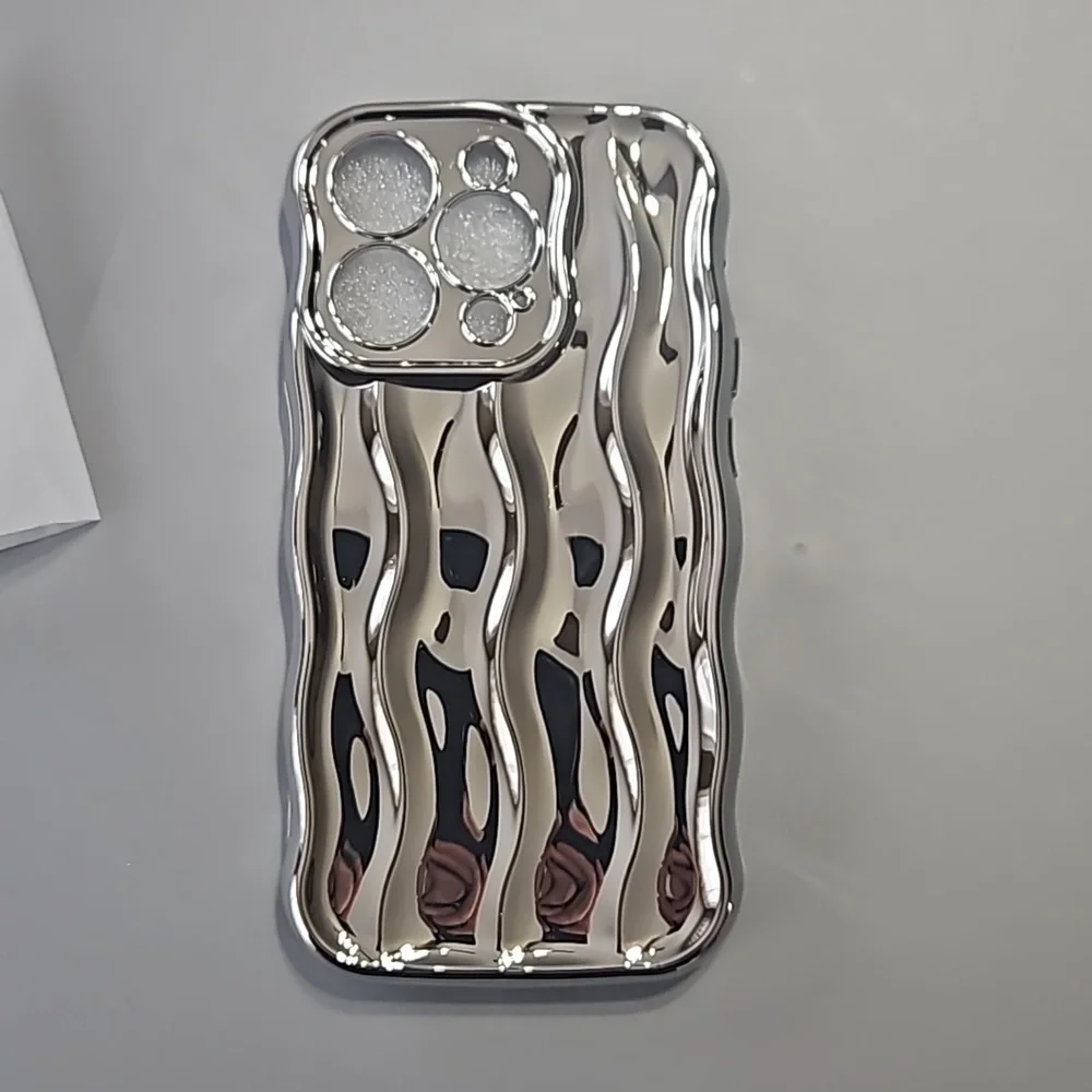 Iphone 14 pro silver wavy phone case